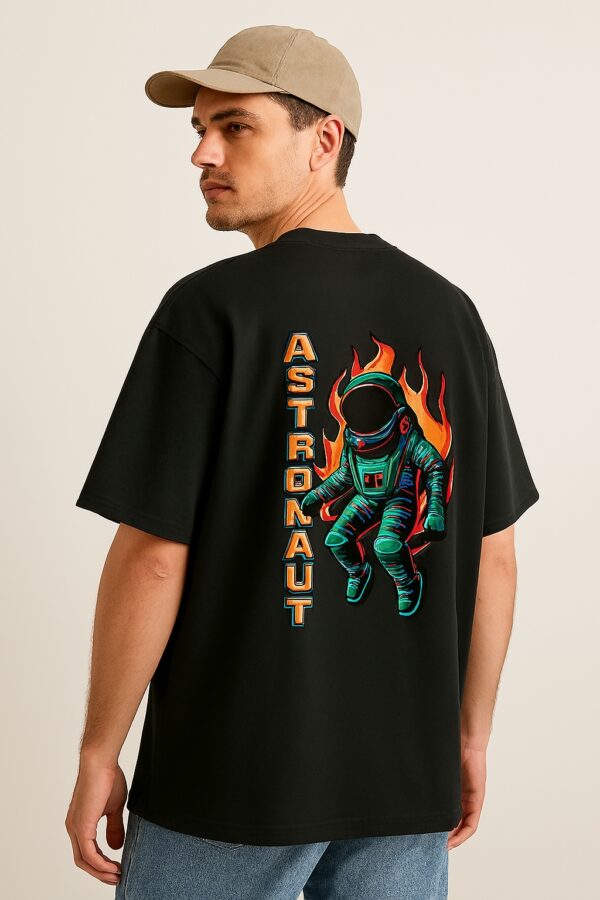 Trendy Oversized T-Shirt with Cool Astronaut Graphic Design