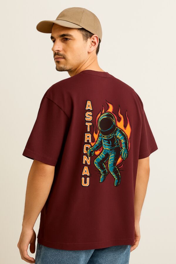 Trendy Oversized T-Shirt with Cool Astronaut Graphic Design